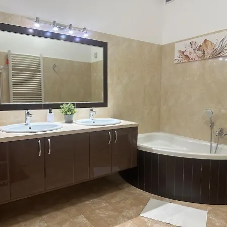 Queen's From The 14th Century - 130 M2 Ac Kraków