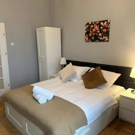 Queen's From The 14th Century - 130 M2 Ac Apartament