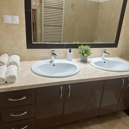 아파트 Queen's From The 14th Century - 130 M2 Ac 크라쿠프