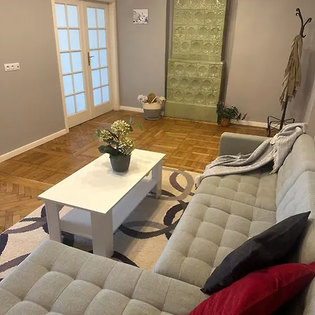 Queen's From The 14th Century - 130 M2 Ac