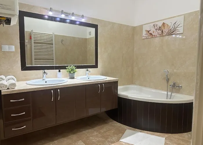 Queen's From The 14th Century - 130 M2 Ac Kraków