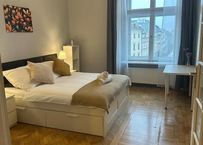 Queen's From The 14th Century - 130 M2 Ac