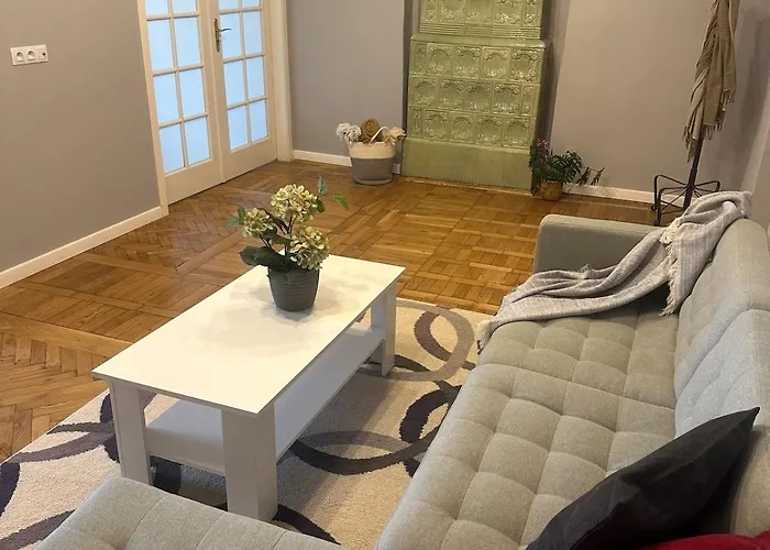 Queen's From The 14th Century - 130 M2 Ac